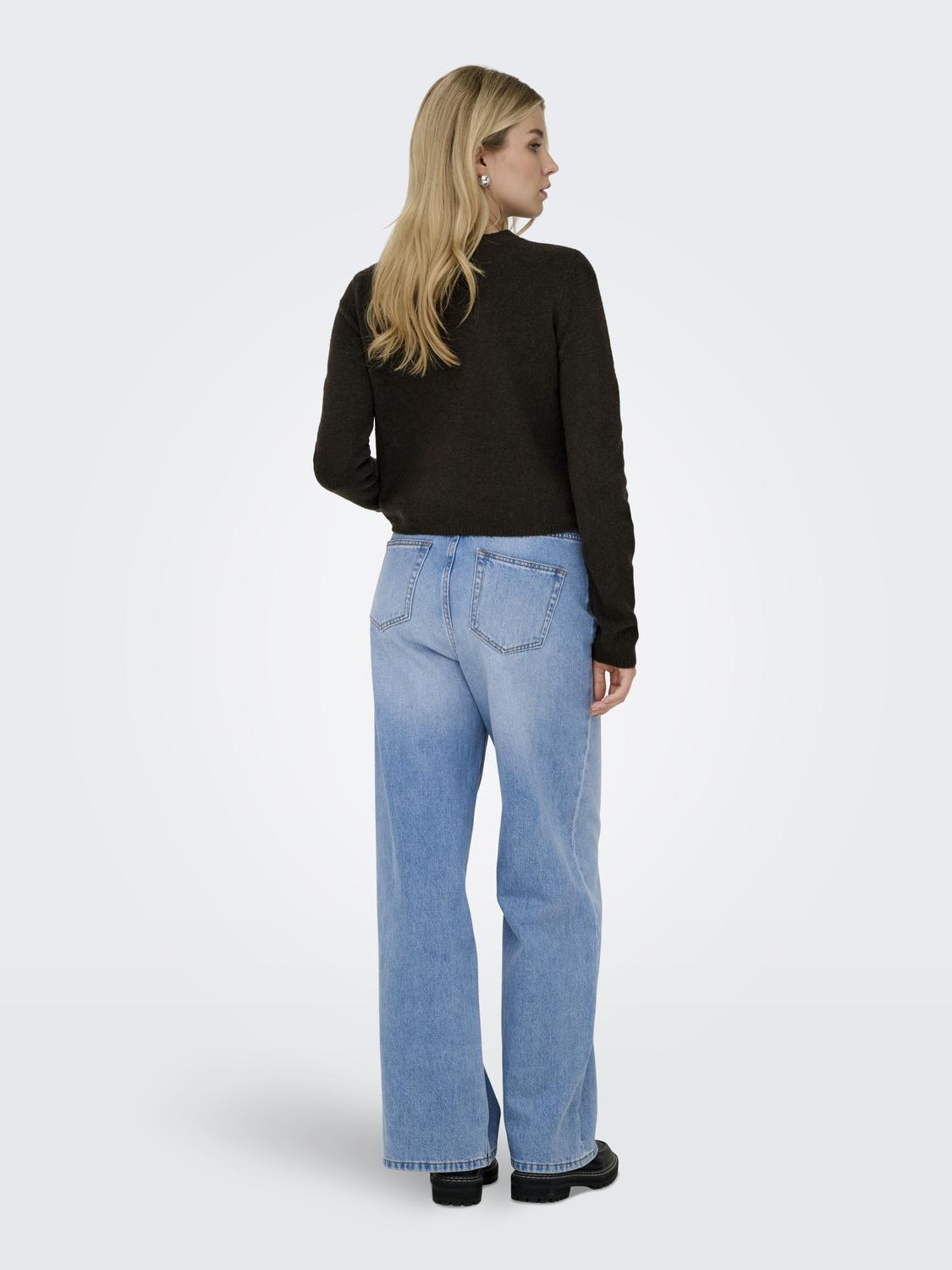 model_shot-back